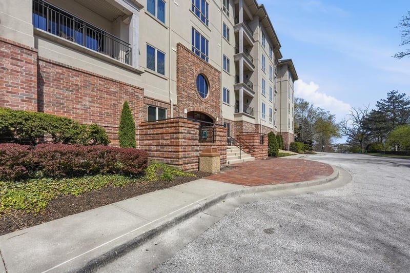 4949 Wornall Rd #109, Kansas City, MO 64112