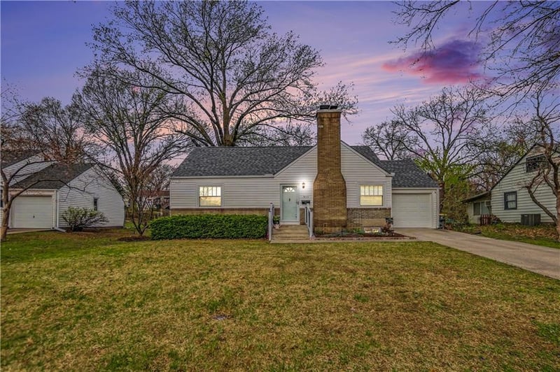 5044 Marvin Rd, Kansas City, MO 64118