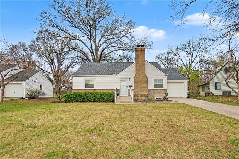 5044 Marvin Rd, Kansas City, MO 64118