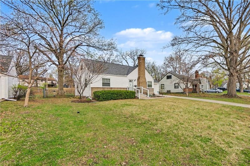 5044 Marvin Rd, Kansas City, MO 64118