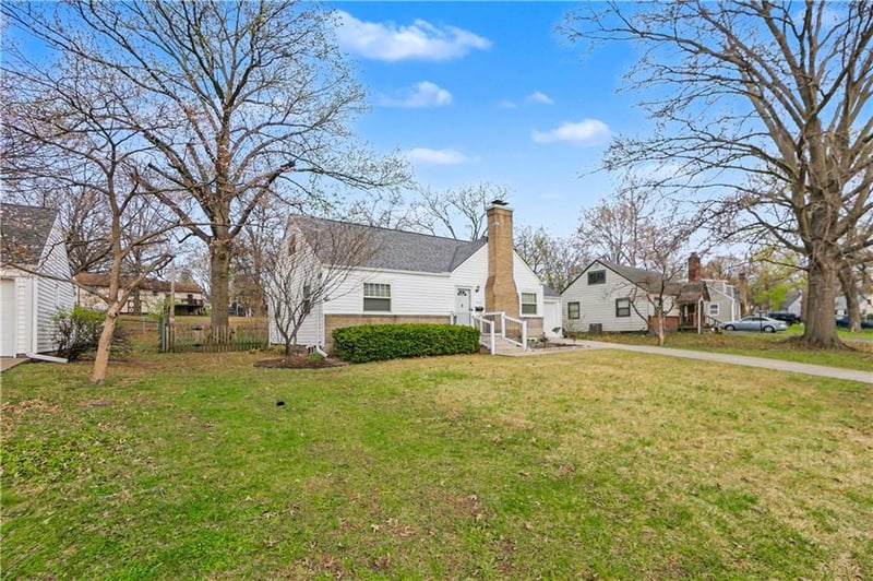 5044 Marvin Rd, Kansas City, MO 64118