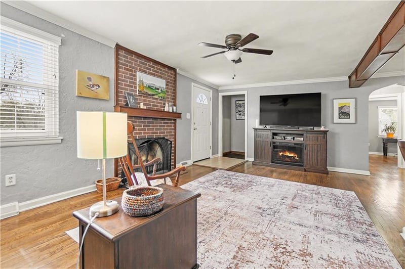 5044 Marvin Rd, Kansas City, MO 64118