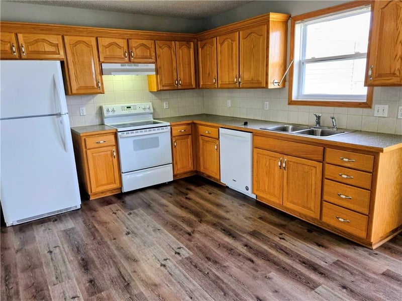 1715 Sunrise Dr, Warrensburg, MO 64093