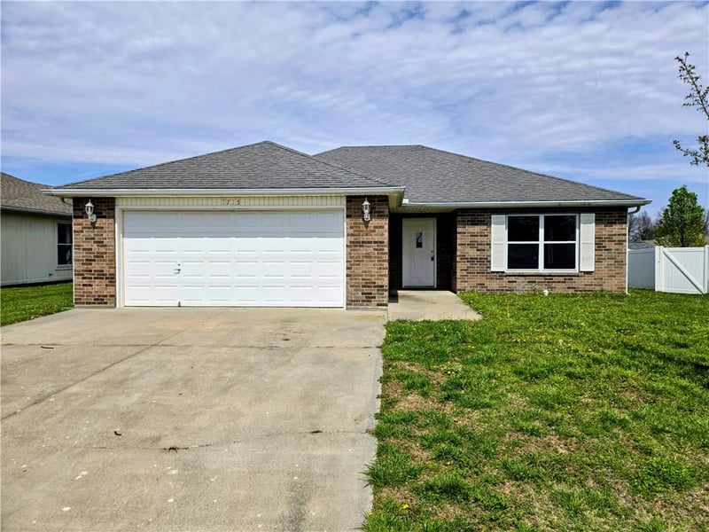 1715 Sunrise Dr, Warrensburg, MO 64093