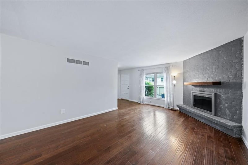 23 Bannister Rd, Kansas City, MO 64114
