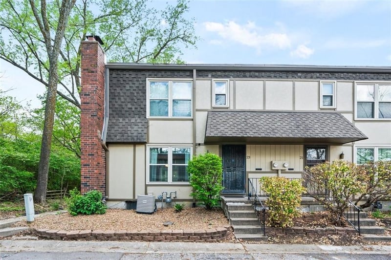 23 Bannister Rd, Kansas City, MO 64114