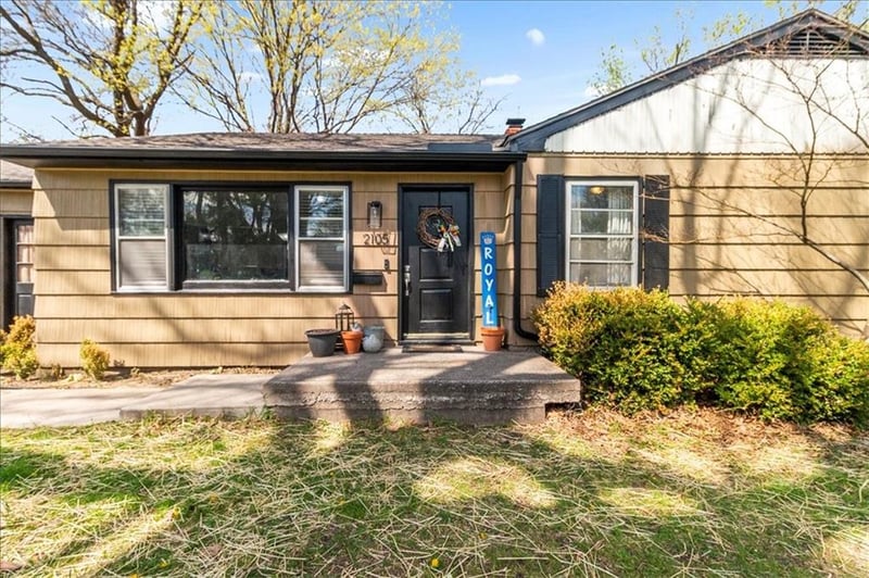 2105 Walnut St, Blue Springs, MO 64015