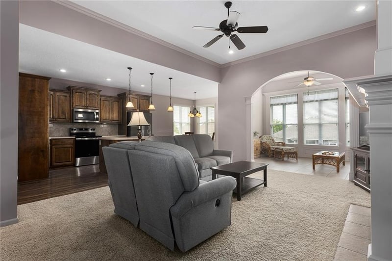 901 Olympia Ct, Lee's Summit, MO 64082