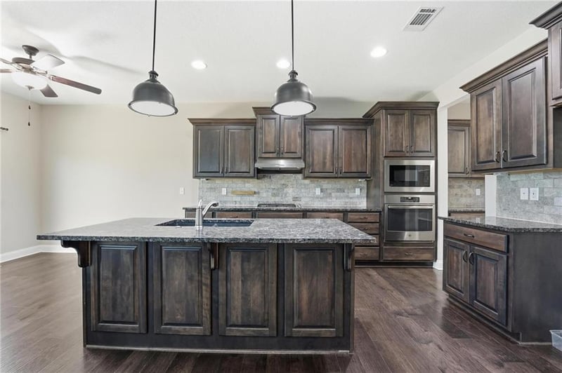 604 SW Haverford Rd, Lee's Summit, MO 64081