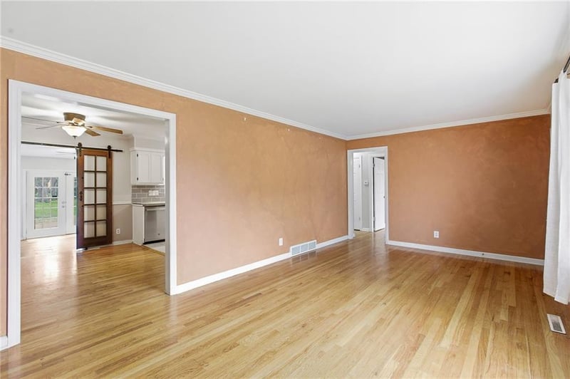 4937 Chouteau Dr, Kansas City, MO 64119