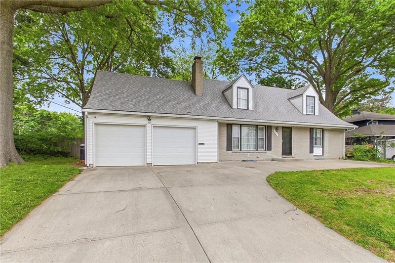 4937 Chouteau Dr, Kansas City, MO 64119