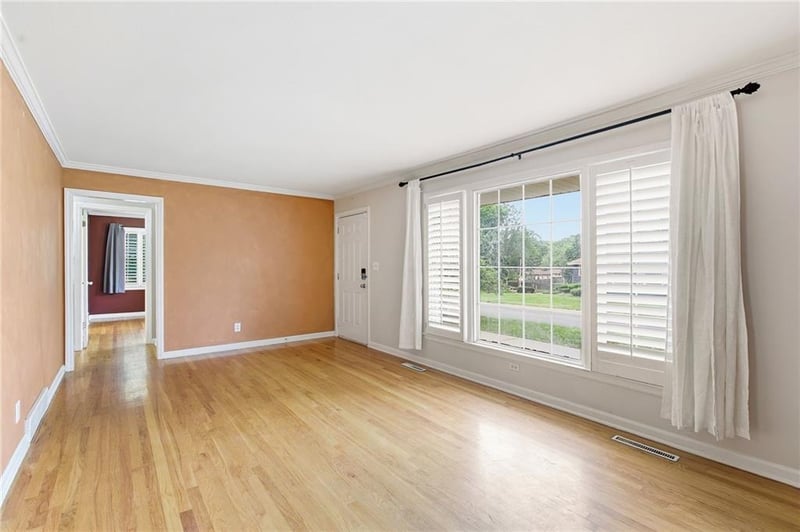 4937 Chouteau Dr, Kansas City, MO 64119