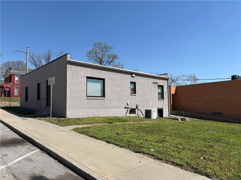 820 Kansas Ave, Atchison, KS 66002