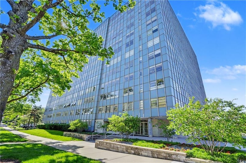 333 W Meyer Blvd #305, Kansas City, MO 64113