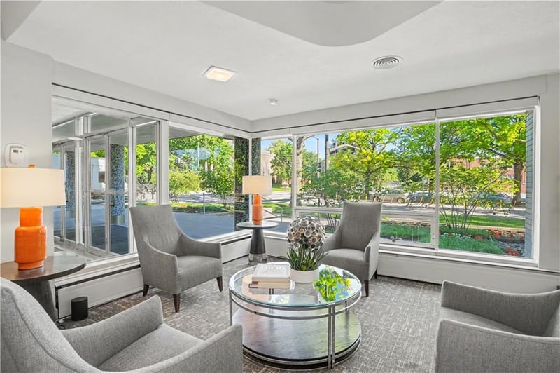 333 W Meyer Blvd #305, Kansas City, MO 64113
