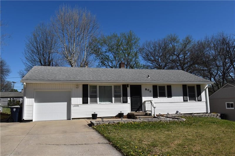 800 89th Ter, Kansas City, MO 64114