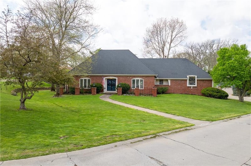 3312 Colony Sq, St Joseph, MO 64506