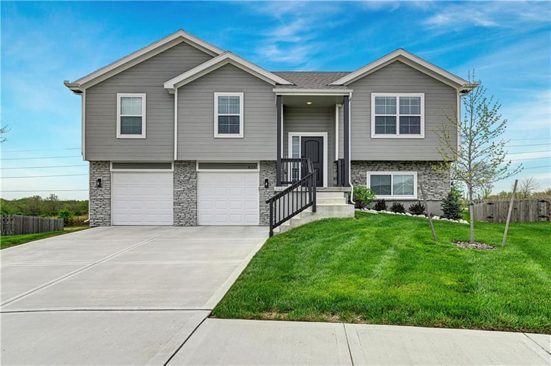826 Shane Ct, Belton, MO 64012