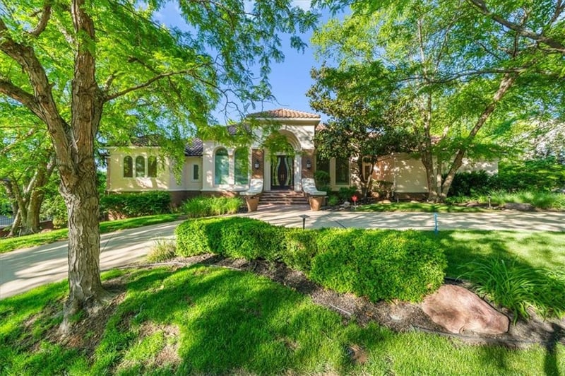 3104 117th St, Leawood, KS 66211