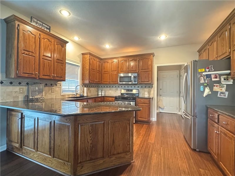 6112 79th St, Kansas City, MO 64151