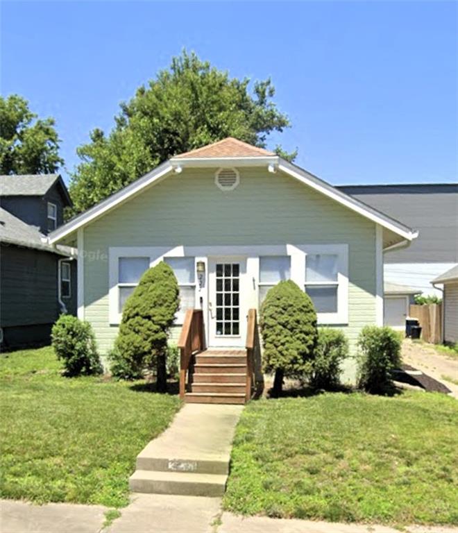 222 73rd Ter, Kansas City, MO 64114
