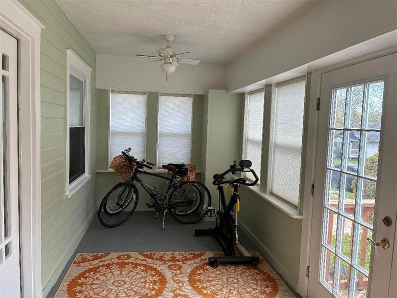 222 73rd Ter, Kansas City, MO 64114