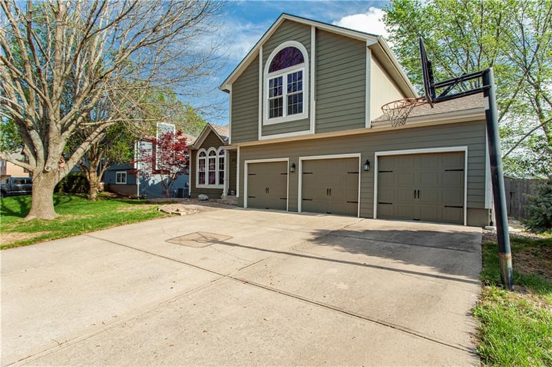 213 Dreamweaver Ave, Lee's Summit, MO 64086