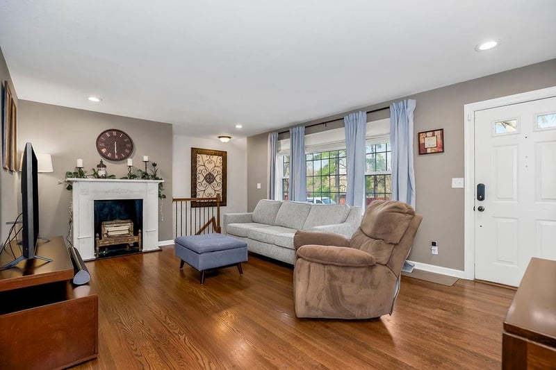 7522 Hardy St, Overland Park, KS 66204