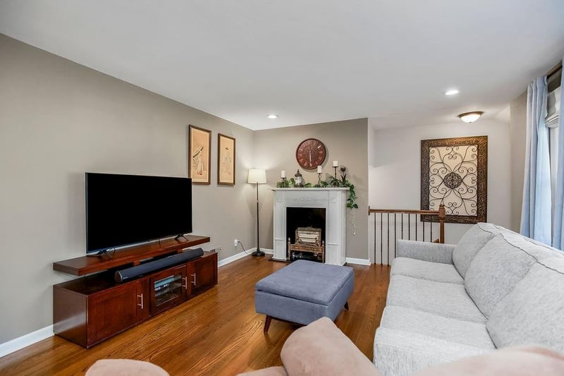 7522 Hardy St, Overland Park, KS 66204