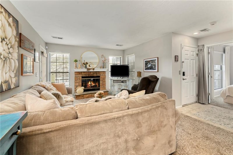 12609 110th Ter, Overland Park, KS 66210