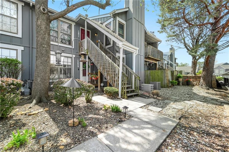 12609 110th Ter, Overland Park, KS 66210