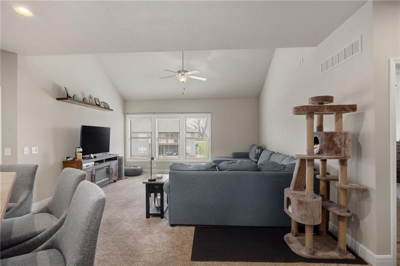4504 Stonebridge Dr W, St Joseph, MO 64505