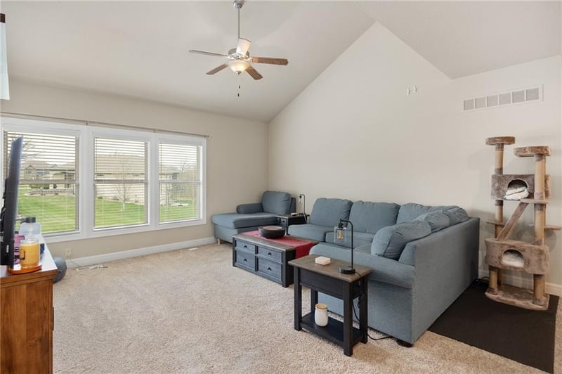 4504 Stonebridge Dr W, St Joseph, MO 64505