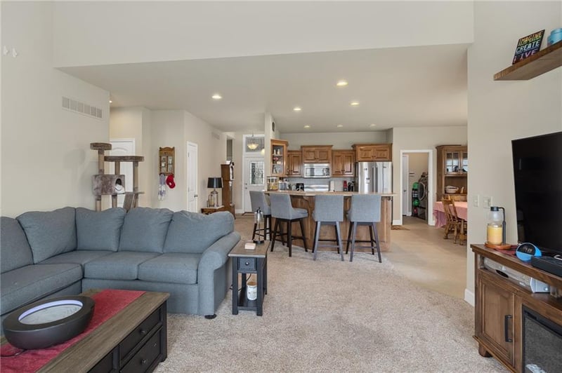 4504 Stonebridge Dr W, St Joseph, MO 64505