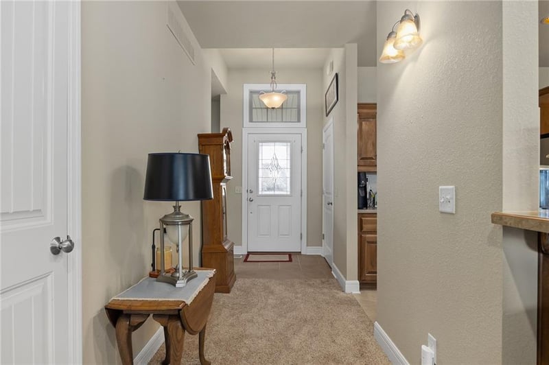 4504 Stonebridge Dr W, St Joseph, MO 64505