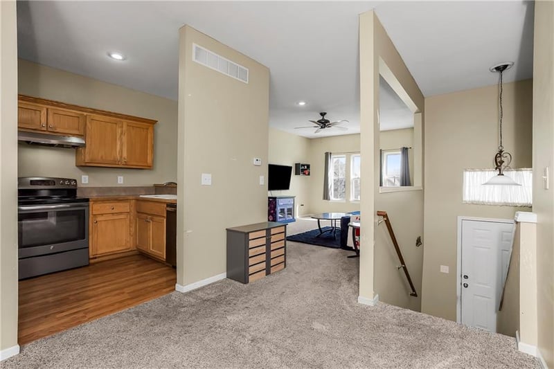 742 Woodson Ln, Gardner, KS 66030