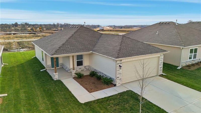 19427 Lincoln St, Spring Hill, KS 66083