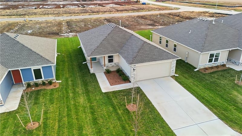 19427 Lincoln St, Spring Hill, KS 66083