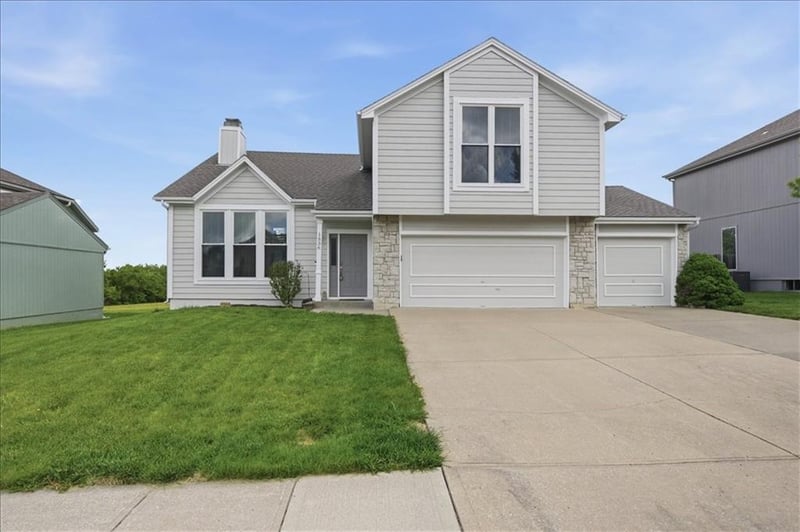 1536 11th St, Lee's Summit, MO 64081