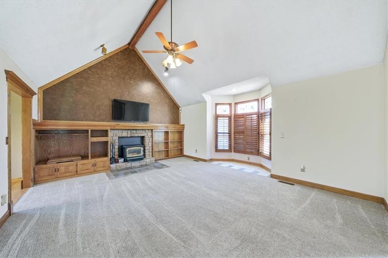 15410 Robinson St, Overland Park, KS 66223