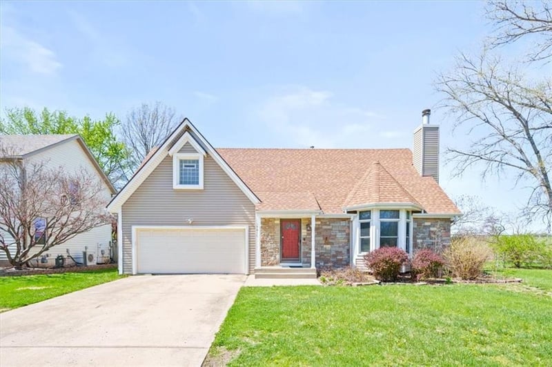 15410 Robinson St, Overland Park, KS 66223
