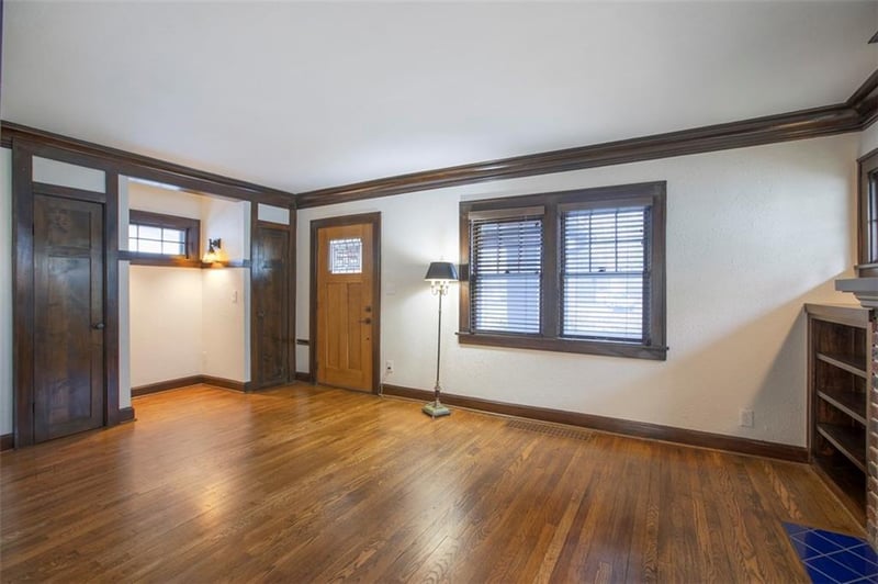 5927 Cherry St, Kansas City, MO 64110