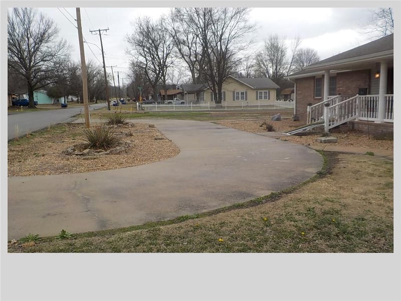 603 Cheyenne St, Coffeyville, KS 67337