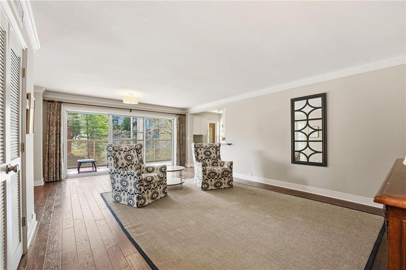 310 49 St #304, Kansas City, MO 64112