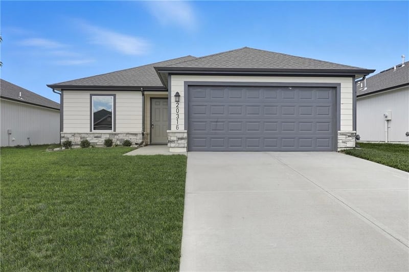 19443 Lincoln St, Spring Hill, KS 66083