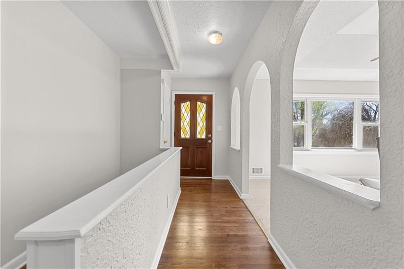 400 Howard St, Lee's Summit, MO 64063