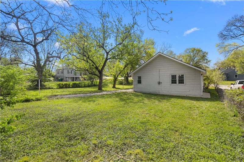 5514 Swartz Rd, Kansas City, KS 66106