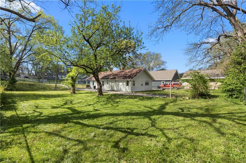 5514 Swartz Rd, Kansas City, KS 66106