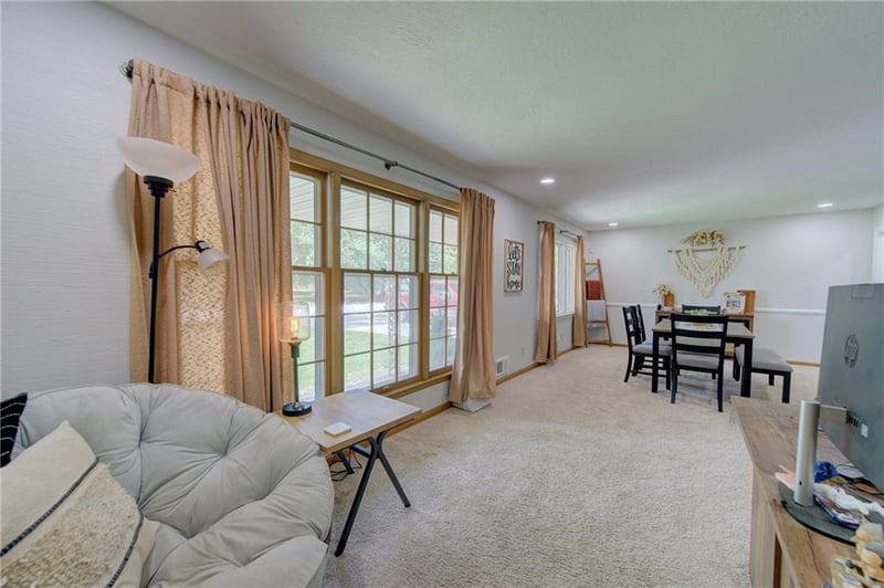 6617 Sterling Ave, Raytown, MO 64133