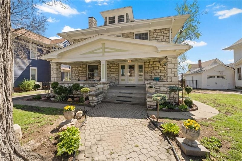 611 W Maple Ave, Independence, MO 64050